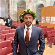 Esperto in scienze sociali. Sociologo, esperto in sicurezza e criminalità organizzata. Volto a studenti di liceo e università